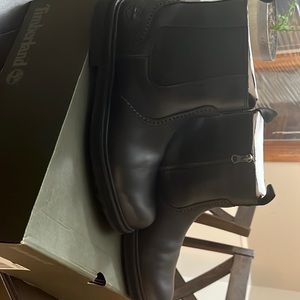 Brand new with box and fillings still inside. Size 10